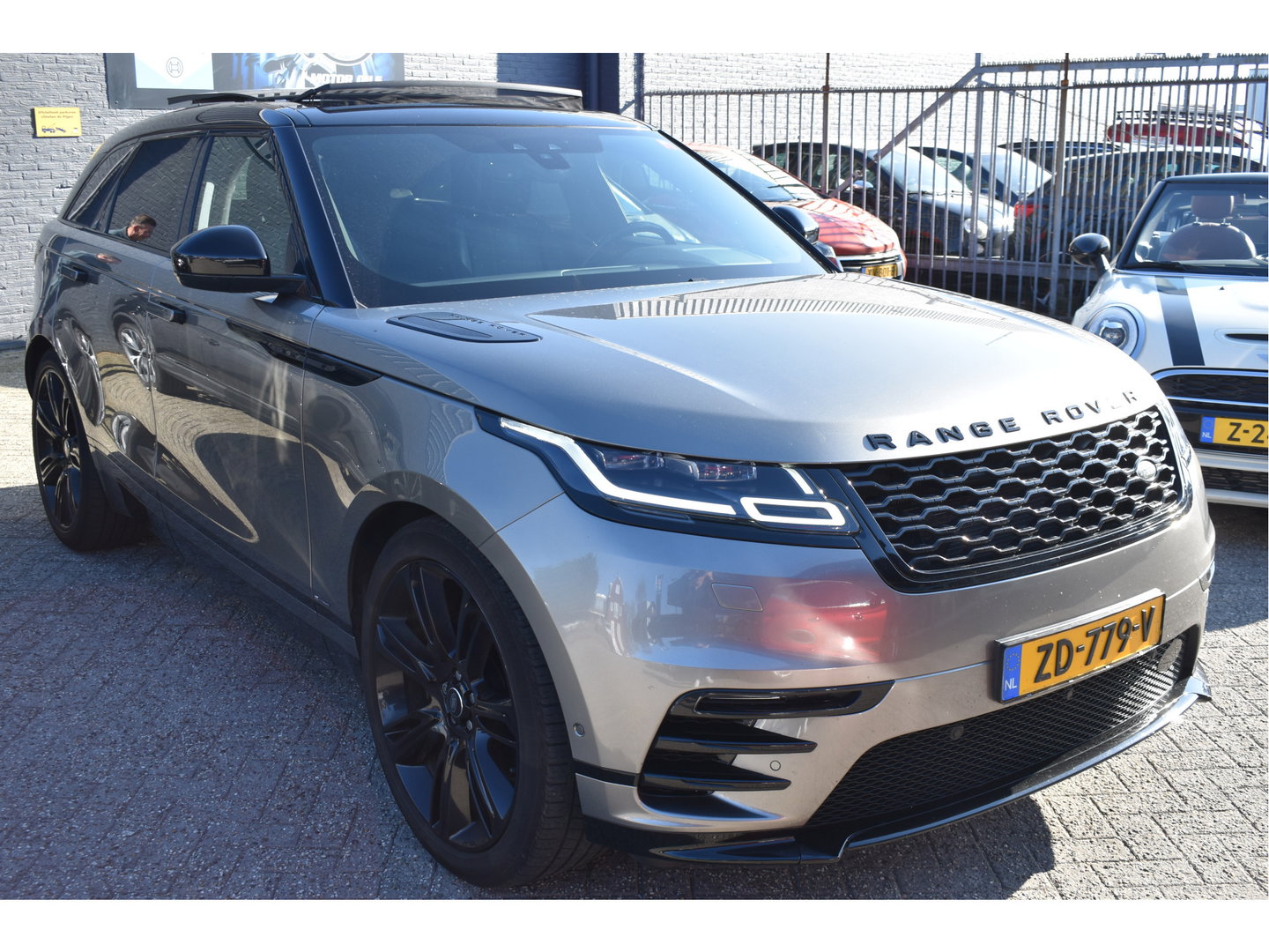 Land Rover Range Rover Velar 3.0 V6 AWD R-Dynamic HSE, ORGINEEL NEDERLANDSE AUTO , BOEKJES,NAP EN ONDERHOUDSHISTORIE
