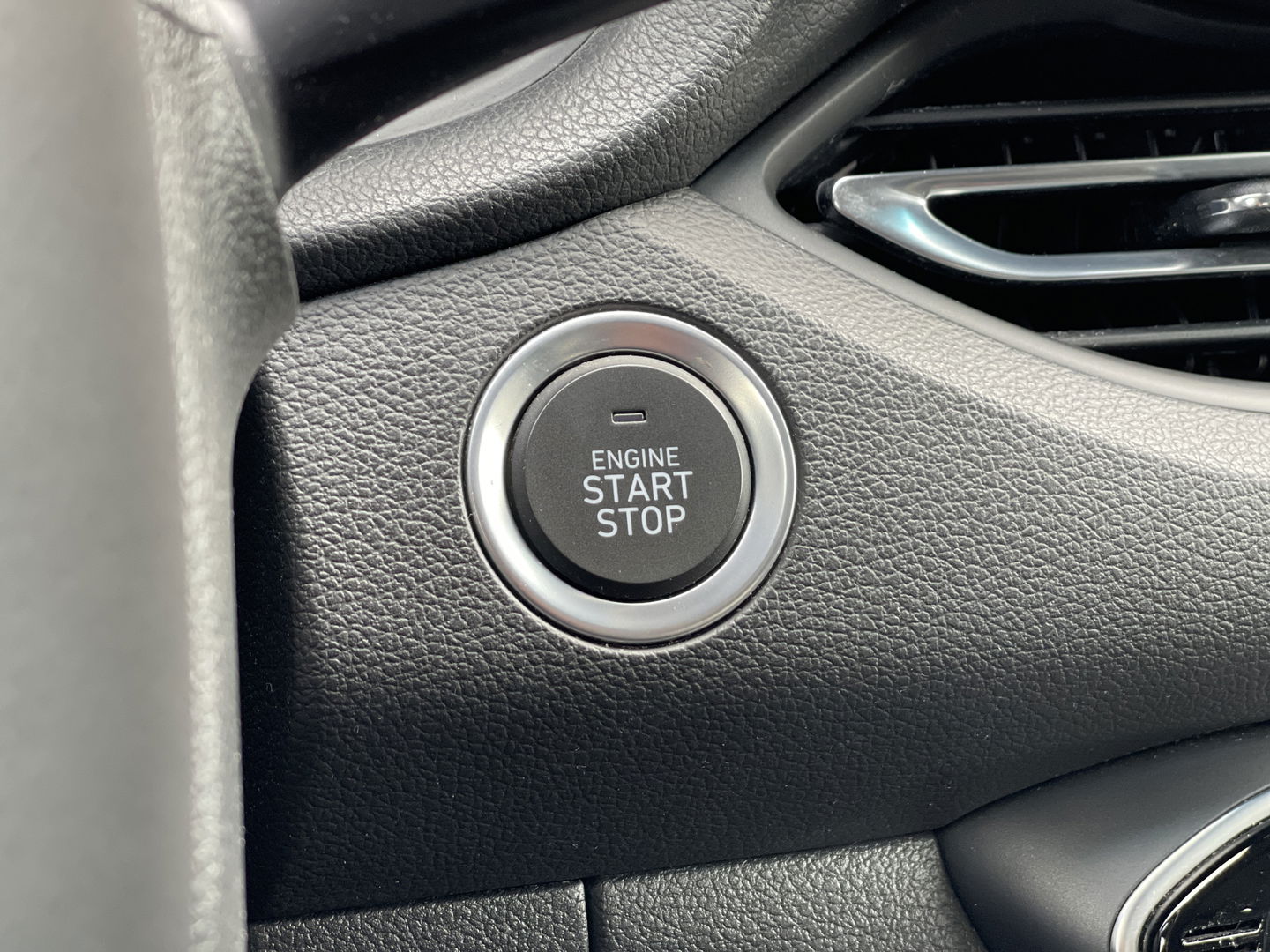 Hyundai i30 Wagon 1.5 T-GDi MHEV Premium | Trekhaak | Stuurwielverarming | Apple Carplay | Stoelverwarming | Achteruitrijcamera | Stop&GO |