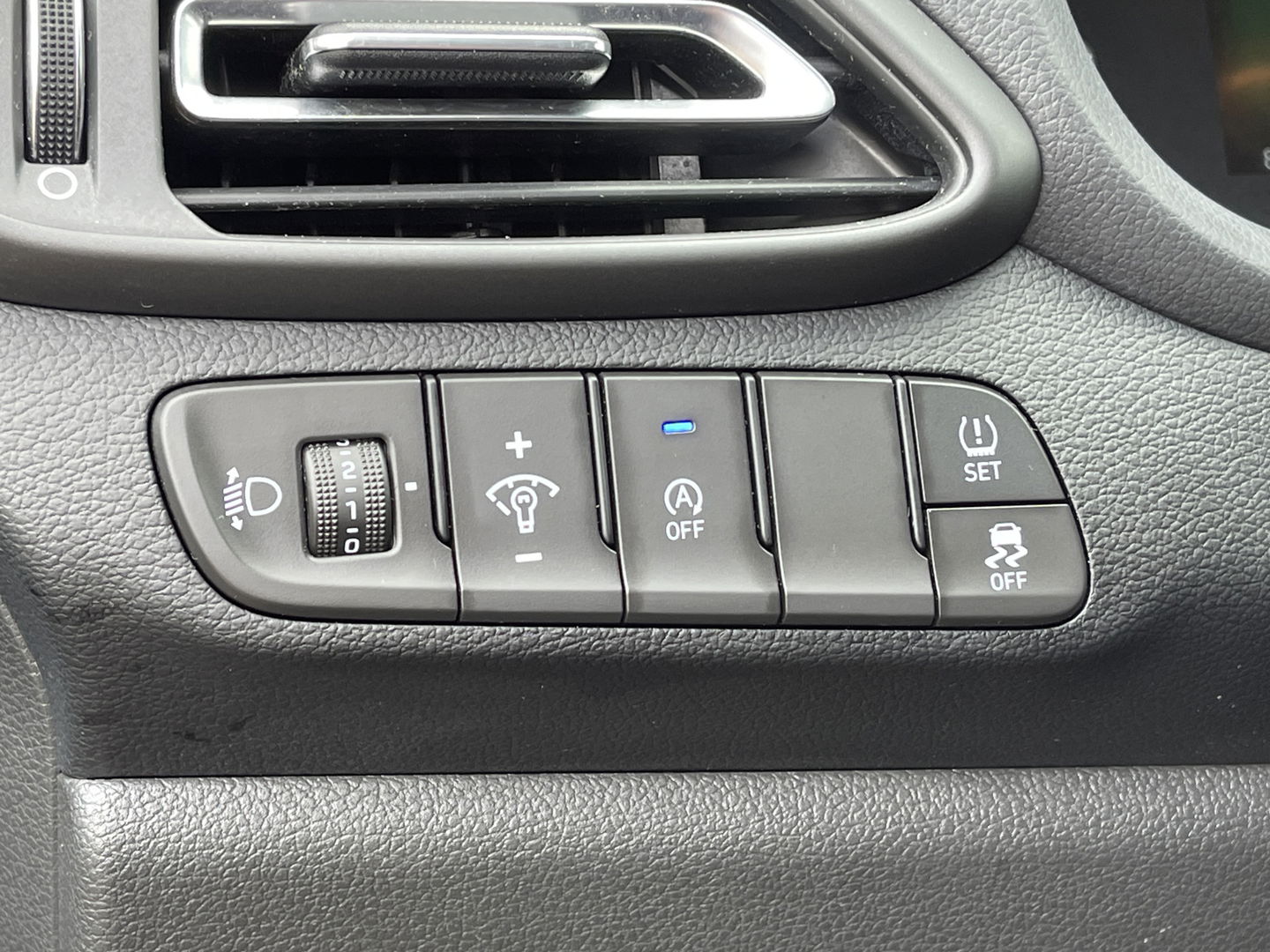 Hyundai i30 Wagon 1.5 T-GDi MHEV Premium | Trekhaak | Stuurwielverarming | Apple Carplay | Stoelverwarming | Achteruitrijcamera | Stop&GO |