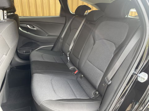 Hyundai i30 Wagon 1.5 T-GDi MHEV Premium | Trekhaak | Stuurwielverarming | Apple Carplay | Stoelverwarming | Achteruitrijcamera | Stop&GO |