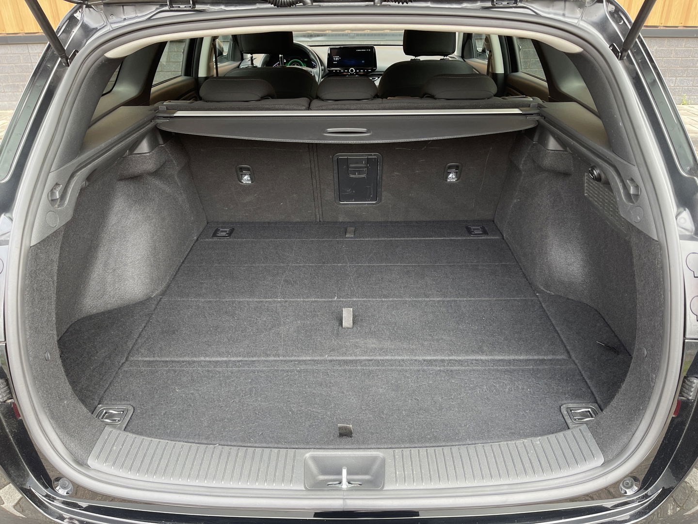 Hyundai i30 Wagon 1.5 T-GDi MHEV Premium | Trekhaak | Stuurwielverarming | Apple Carplay | Stoelverwarming | Achteruitrijcamera | Stop&GO |