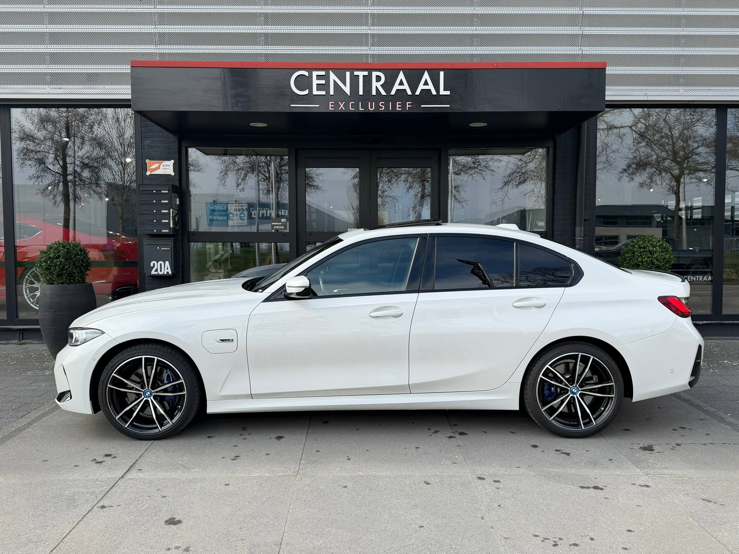 BMW 3-serie 330e xDrive M-Sport Pano|Keyless|HUD|Memory|M-Seats|Carplay|292PK