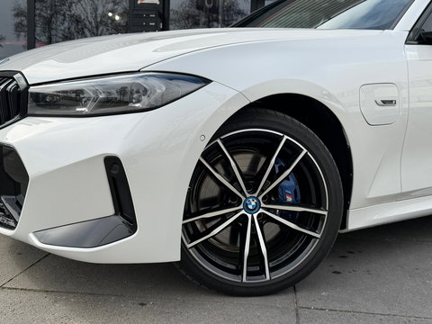 BMW 3-serie 330e xDrive M-Sport Pano|Keyless|HUD|Memory|M-Seats|Carplay|292PK