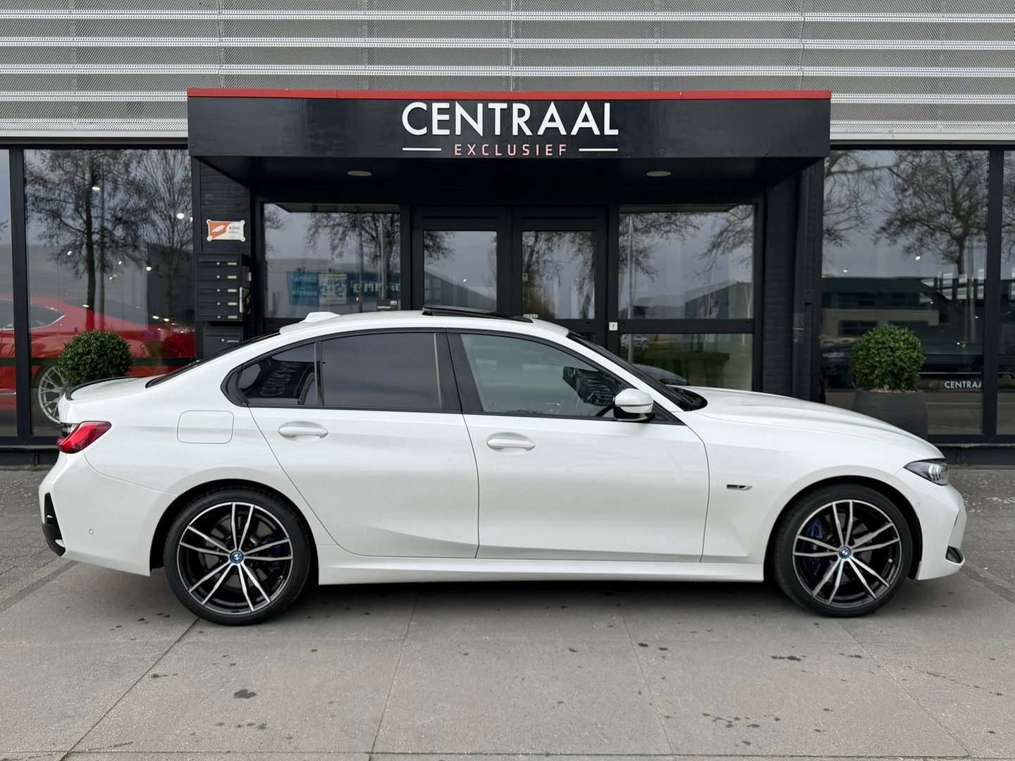 BMW 3-serie 330e xDrive M-Sport Pano|Keyless|HUD|Memory|M-Seats|Carplay|292PK
