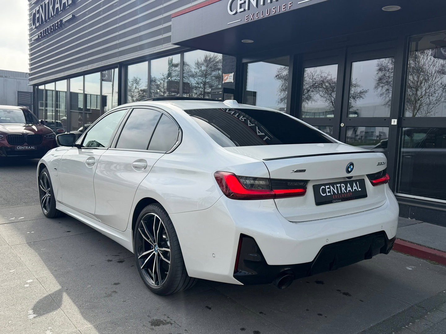 BMW 3-serie 330e xDrive M-Sport Pano|Keyless|HUD|Memory|M-Seats|Carplay|292PK