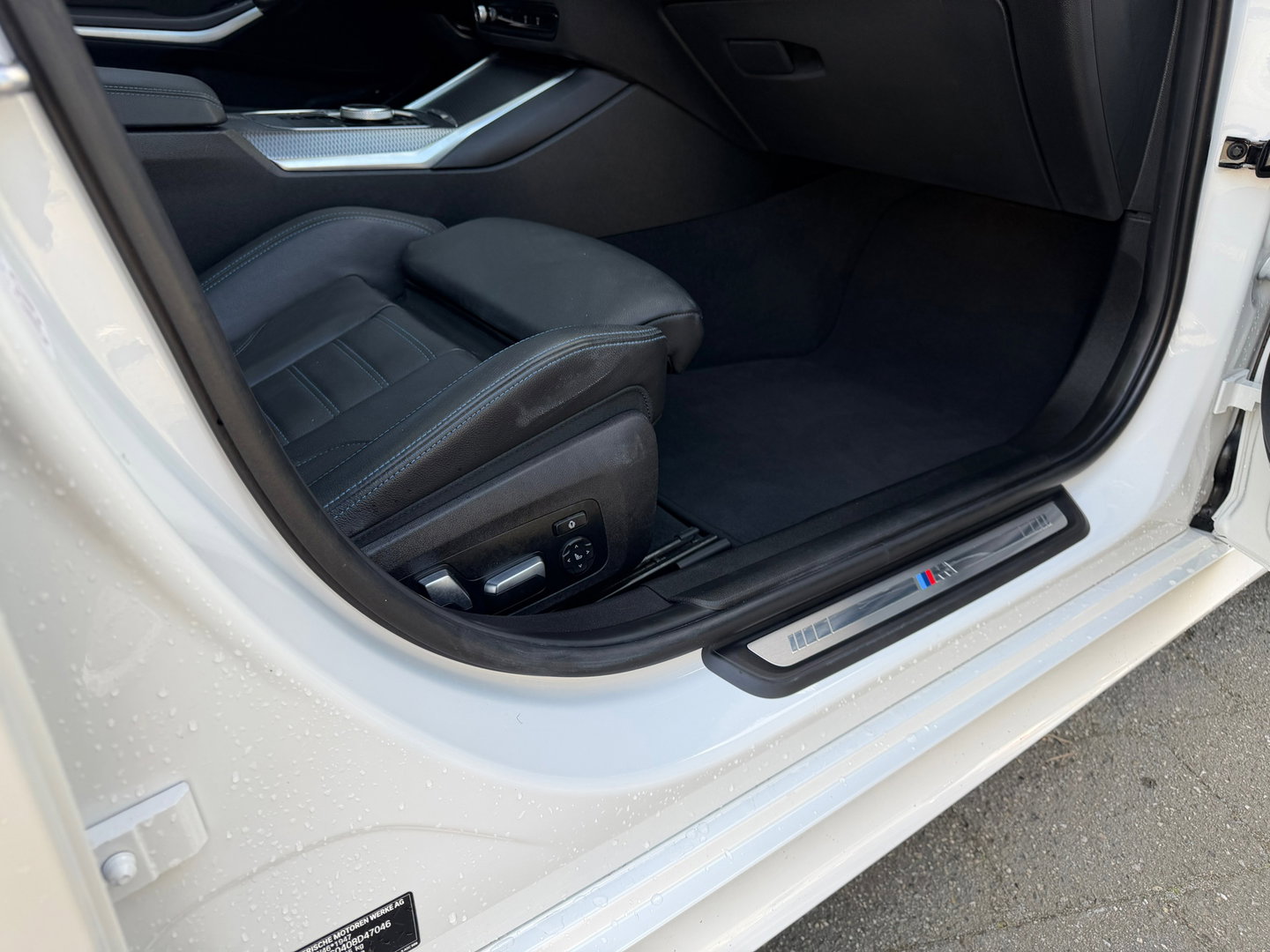 BMW 3-serie 330e xDrive M-Sport Pano|Keyless|HUD|Memory|M-Seats|Carplay|292PK