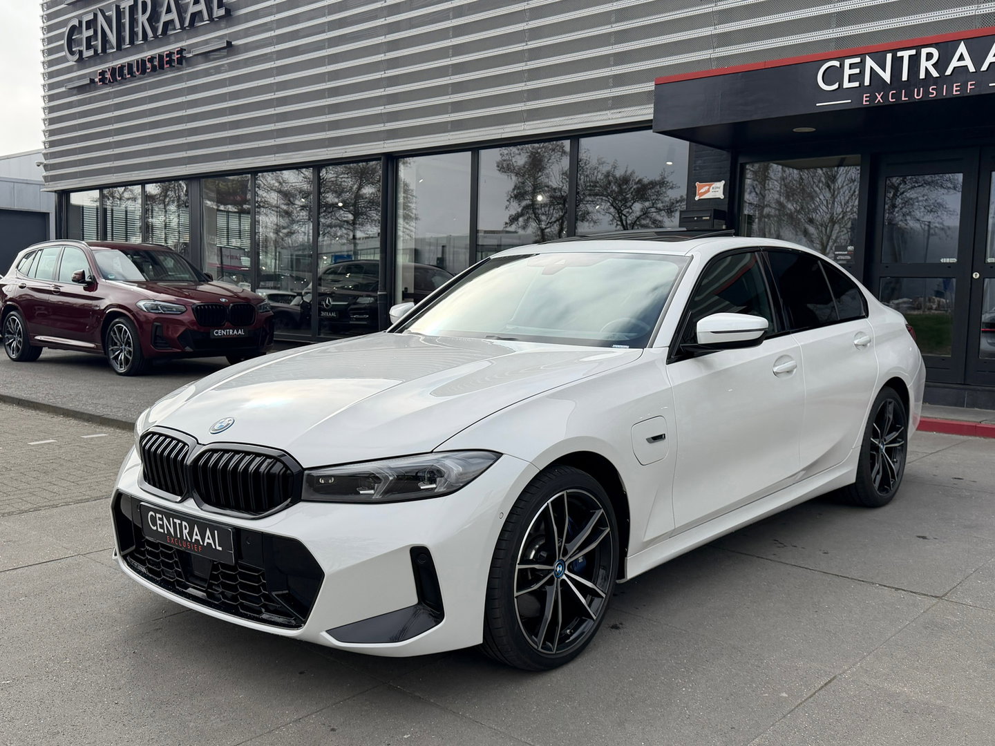 BMW 3-serie 330e xDrive M-Sport Pano|Keyless|HUD|Memory|M-Seats|Carplay|292PK