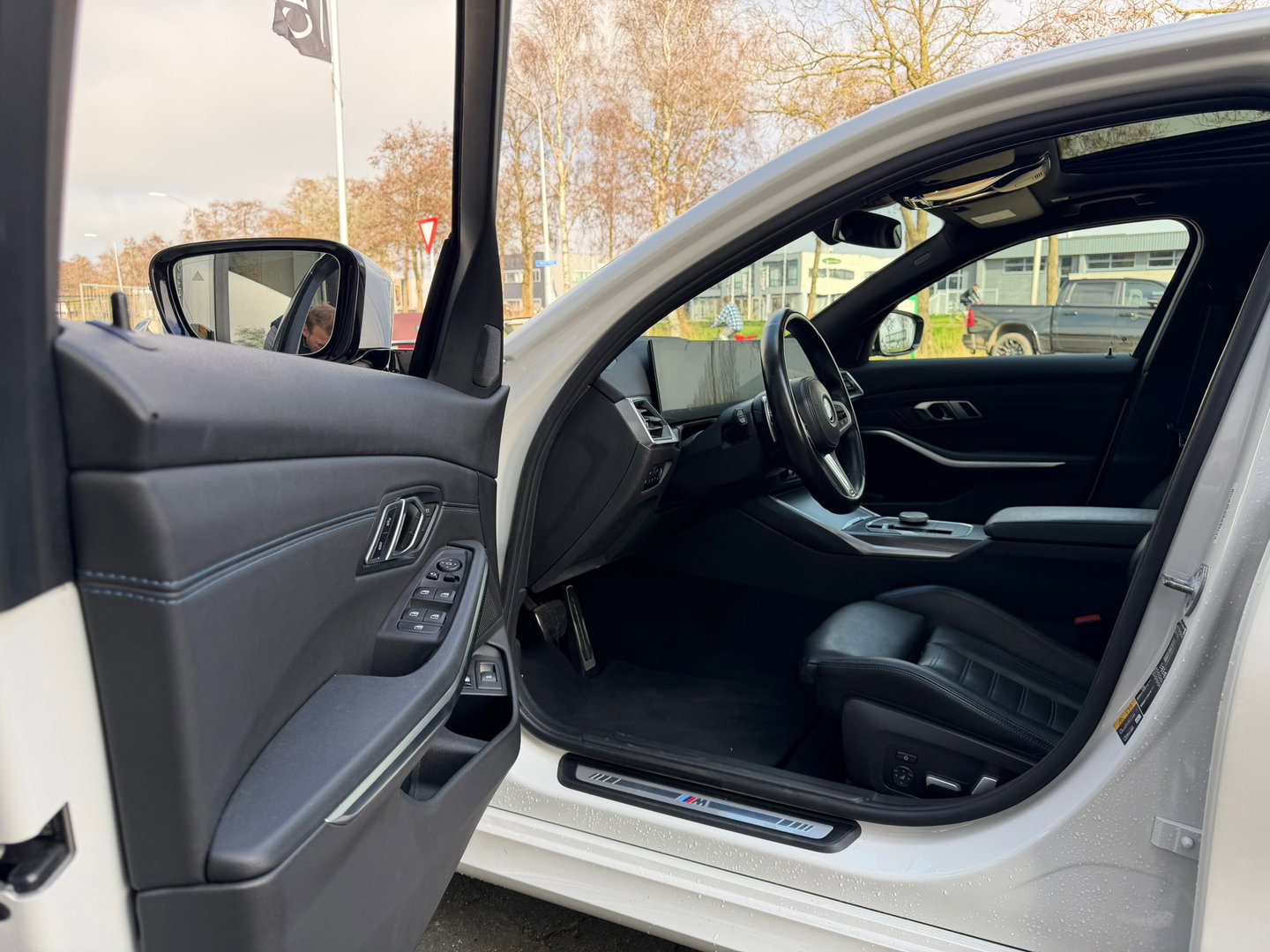 BMW 3-serie 330e xDrive M-Sport Pano|Keyless|HUD|Memory|M-Seats|Carplay|292PK