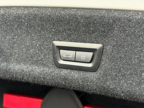 BMW 3-serie 330e xDrive M-Sport Pano|Keyless|HUD|Memory|M-Seats|Carplay|292PK