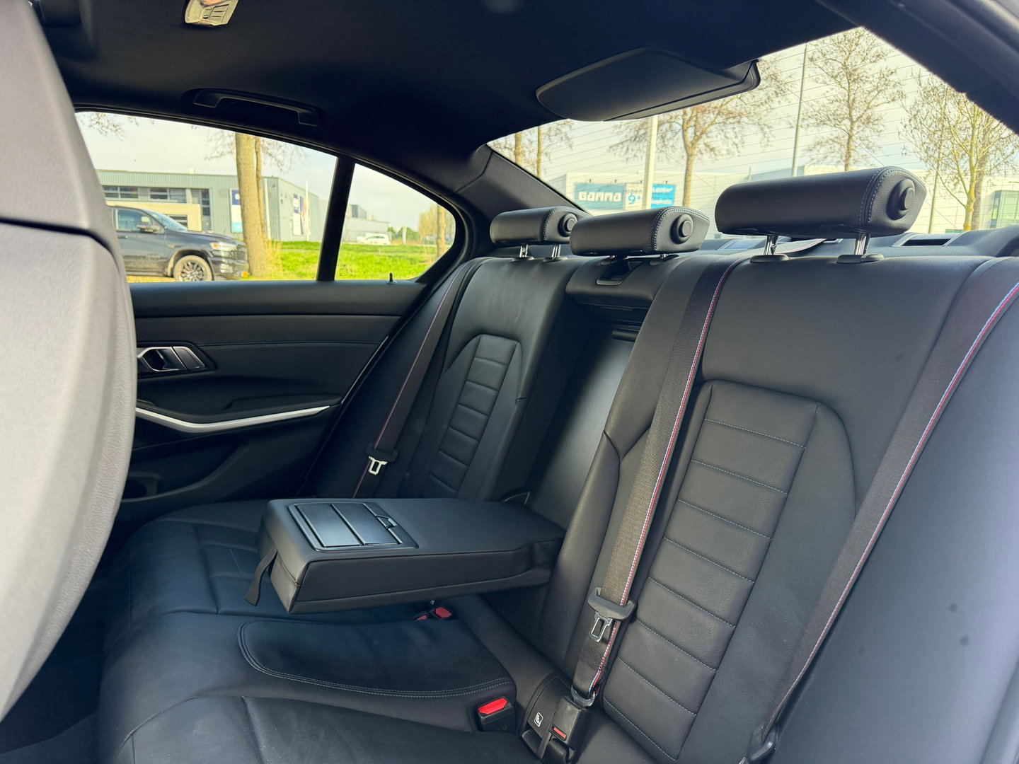 BMW 3-serie 330e xDrive M-Sport Pano|Keyless|HUD|Memory|M-Seats|Carplay|292PK