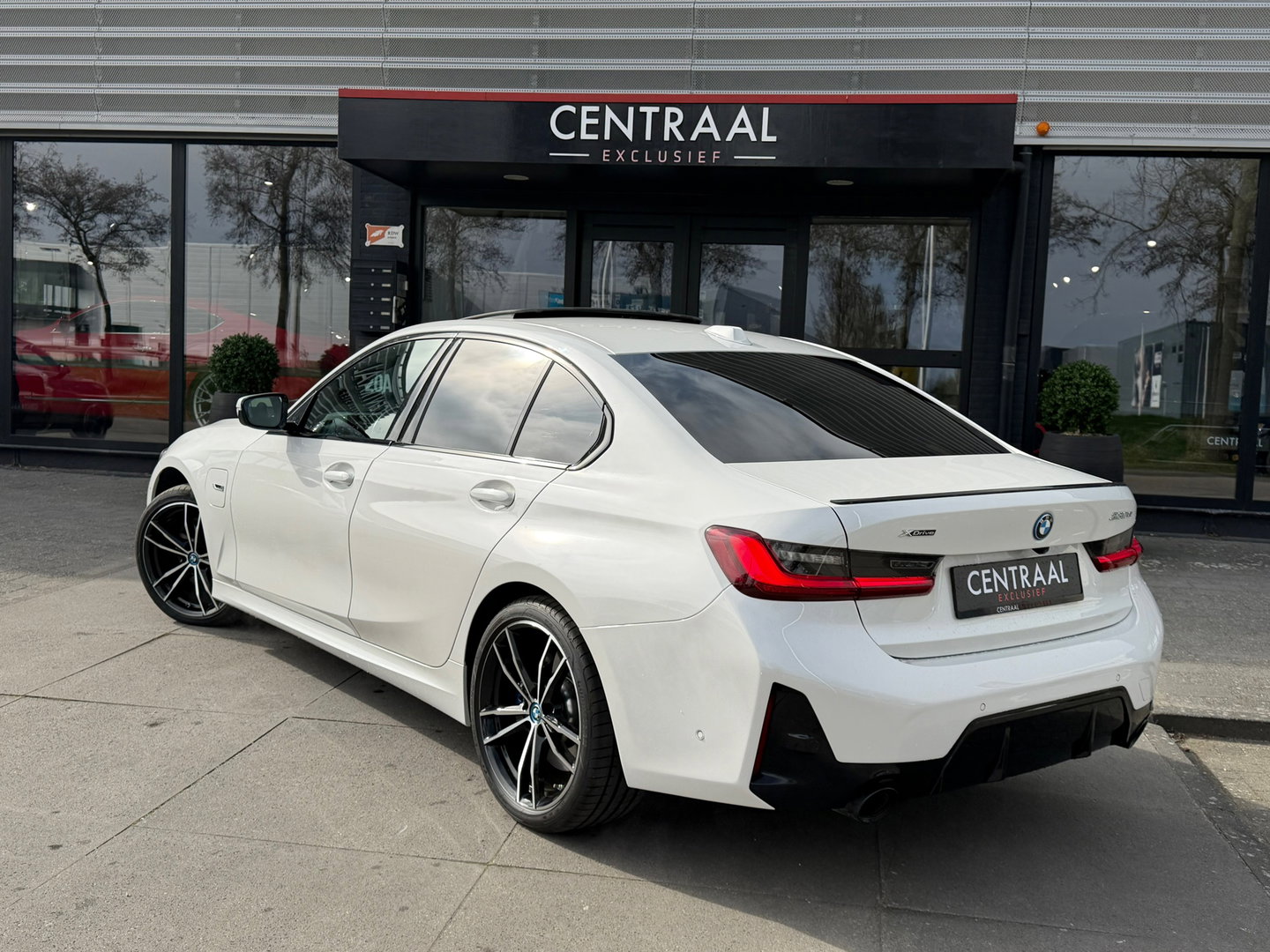 BMW 3-serie 330e xDrive M-Sport Pano|Keyless|HUD|Memory|M-Seats|Carplay|292PK