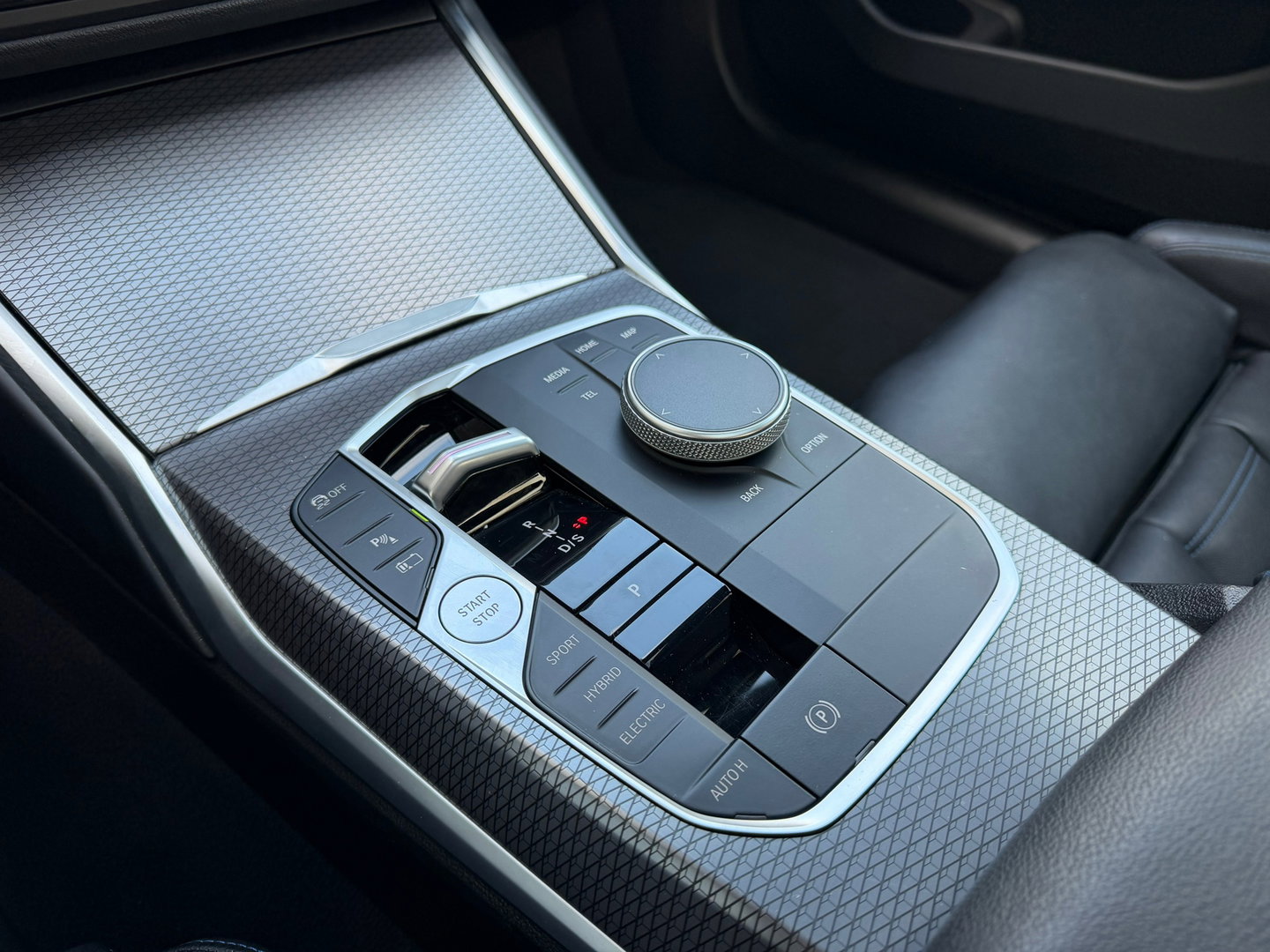 BMW 3-serie 330e xDrive M-Sport Pano|Keyless|HUD|Memory|M-Seats|Carplay|292PK