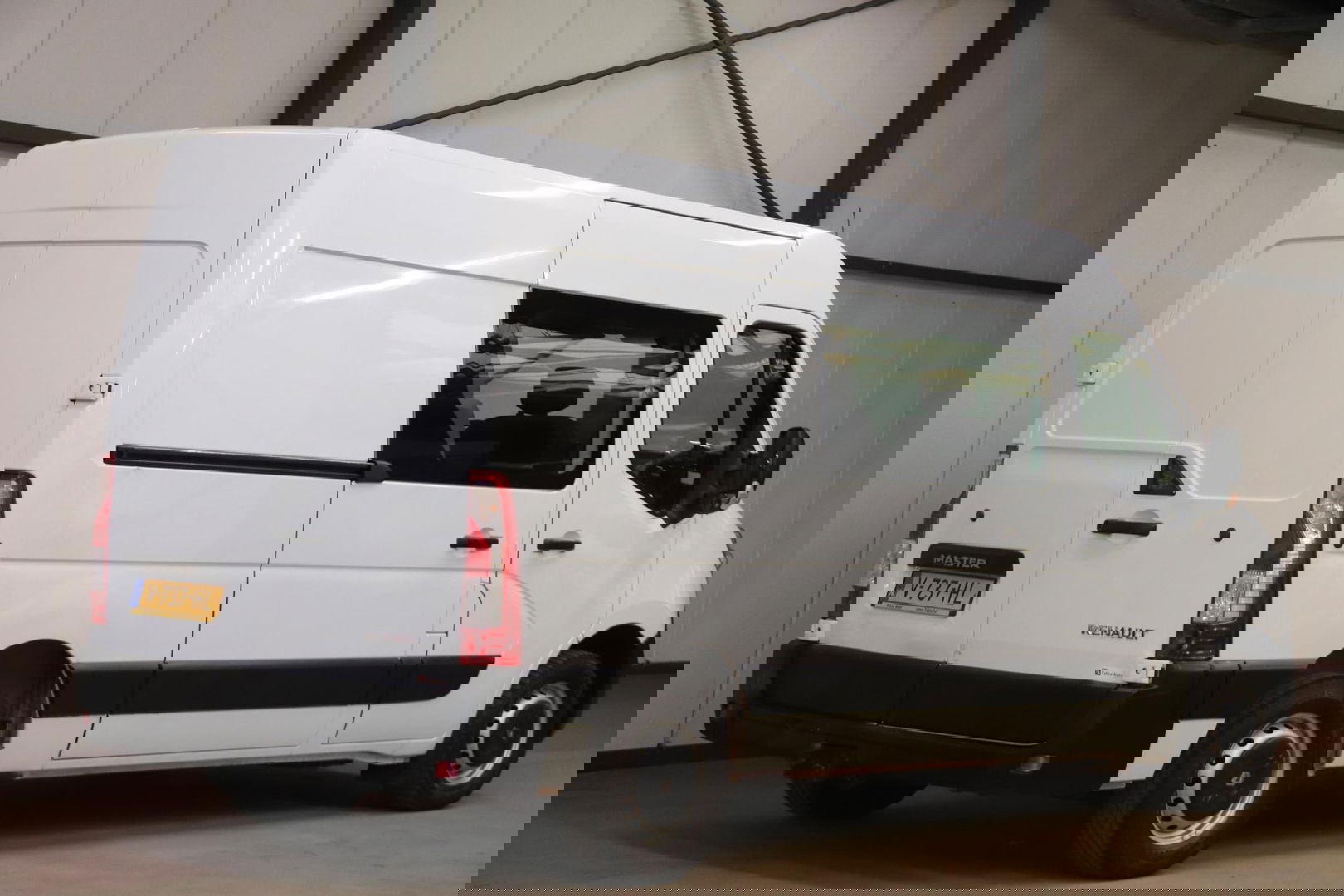 Renault Master 2.3 dCi L2H2 DUBBEL CABINE TREKHAAK Renault Master T35 2.3 dCi L2H2 DUBBEL CABINE TREKHAAK