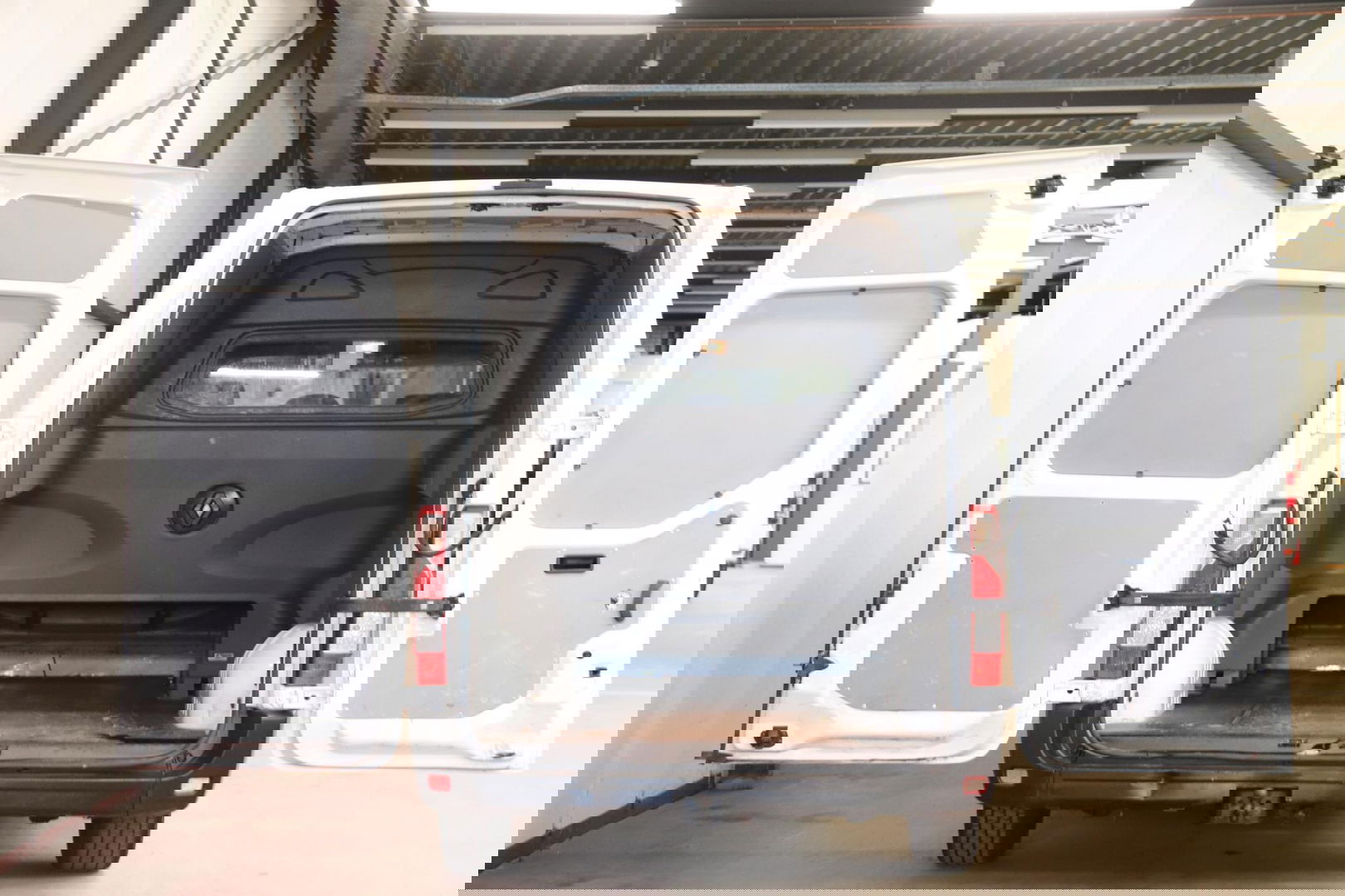 Renault Master 2.3 dCi L2H2 DUBBEL CABINE TREKHAAK Renault Master T35 2.3 dCi L2H2 DUBBEL CABINE TREKHAAK