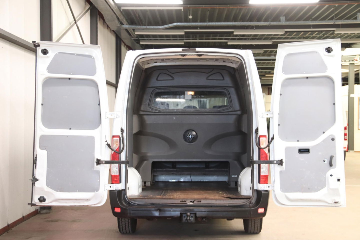 Renault Master 2.3 dCi L2H2 DUBBEL CABINE TREKHAAK Renault Master T35 2.3 dCi L2H2 DUBBEL CABINE TREKHAAK