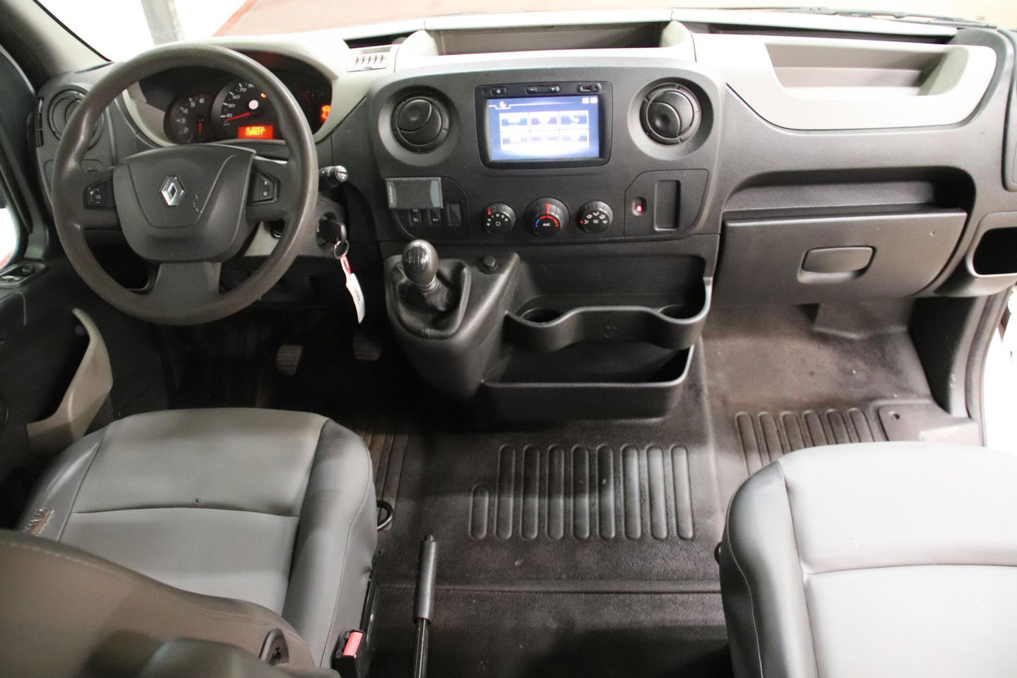 Renault Master 2.3 dCi L2H2 DUBBEL CABINE TREKHAAK Renault Master T35 2.3 dCi L2H2 DUBBEL CABINE TREKHAAK