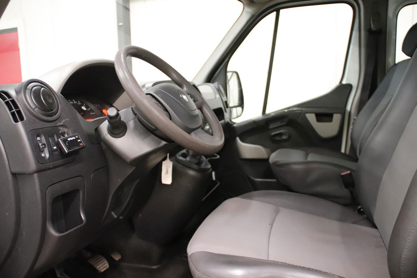 Renault Master 2.3 dCi L2H2 DUBBEL CABINE TREKHAAK Renault Master T35 2.3 dCi L2H2 DUBBEL CABINE TREKHAAK