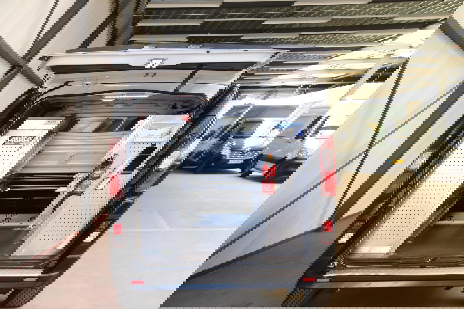 Renault Trafic 1.6 dCi WERKPLAATSINRICHTING AIRCO Renault Trafic 1.6 dCi WERKPLAATSINRICHTING