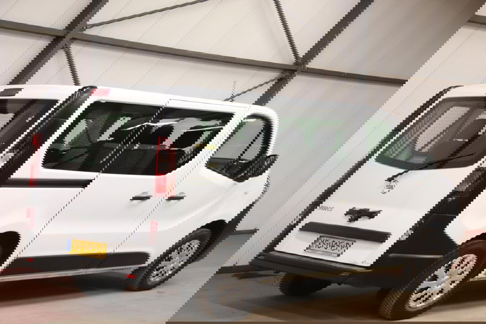 Opel Vivaro Combi 1.6 CDTI PERSONEN VERVOER 9 PERSOONS PERSONENBUS Opel Vivaro Combi 1.6 CDTI PERSONENVERVOER 9 PERSOONS PERSONENBUS