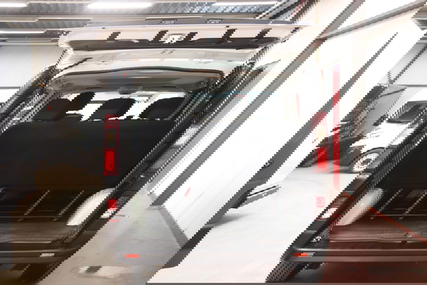 Opel Vivaro Combi 1.6 CDTI PERSONEN VERVOER 9 PERSOONS PERSONENBUS Opel Vivaro Combi 1.6 CDTI PERSONENVERVOER 9 PERSOONS PERSONENBUS