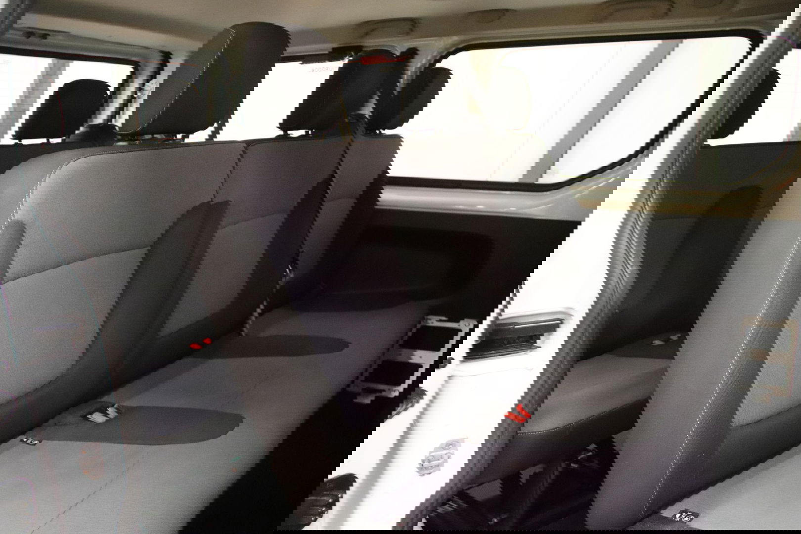 Opel Vivaro Combi 1.6 CDTI PERSONEN VERVOER 9 PERSOONS PERSONENBUS Opel Vivaro Combi 1.6 CDTI PERSONENVERVOER 9 PERSOONS PERSONENBUS