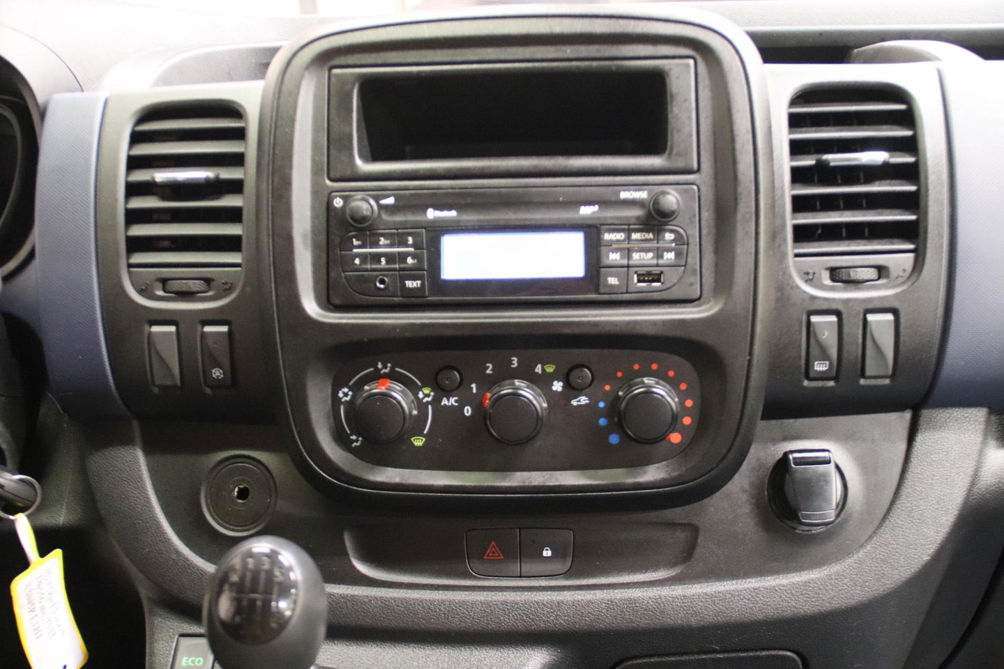 Opel Vivaro Combi 1.6 CDTI PERSONEN VERVOER 9 PERSOONS PERSONENBUS Opel Vivaro Combi 1.6 CDTI PERSONENVERVOER 9 PERSOONS PERSONENBUS