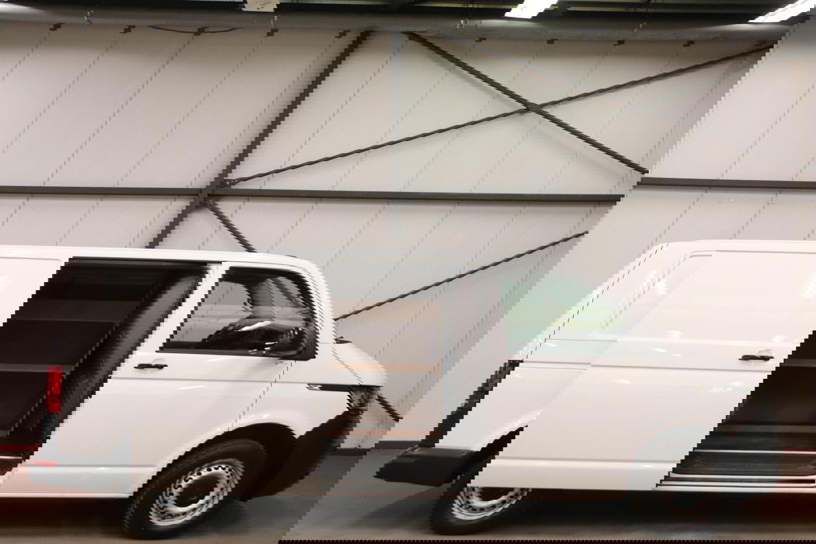 Volkswagen Transporter 2.0 TDI L2H1 LANG EURO 6 ACHTERUITRIJCAMERA Volkswagen Transporter 2.0 TDI L2H1 EURO 6 ACHTERUITRIJCAMERA