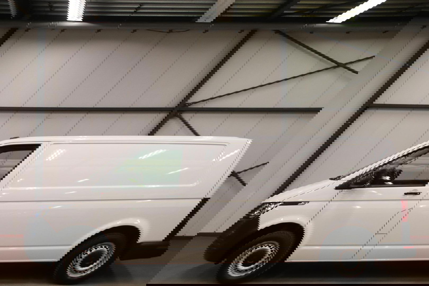 Volkswagen Transporter 2.0 TDI L2H1 LANG EURO 6 ACHTERUITRIJCAMERA Volkswagen Transporter 2.0 TDI L2H1 EURO 6 ACHTERUITRIJCAMERA