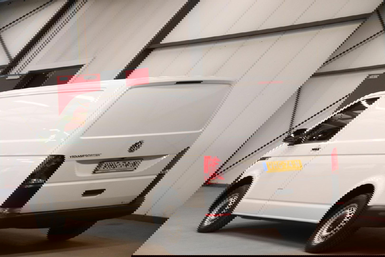 Volkswagen Transporter 2.0 TDI L2H1 LANG EURO 6 ACHTERUITRIJCAMERA Volkswagen Transporter 2.0 TDI L2H1 EURO 6 ACHTERUITRIJCAMERA