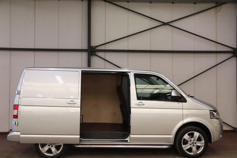 Volkswagen Transporter 2.0 TDI AUTOMAAT DSG AIRCO TREKHAAK LUXE Volkswagen Transporter 2.0 TDI AUTOMAAT DSG AIRCO TREKHAAK