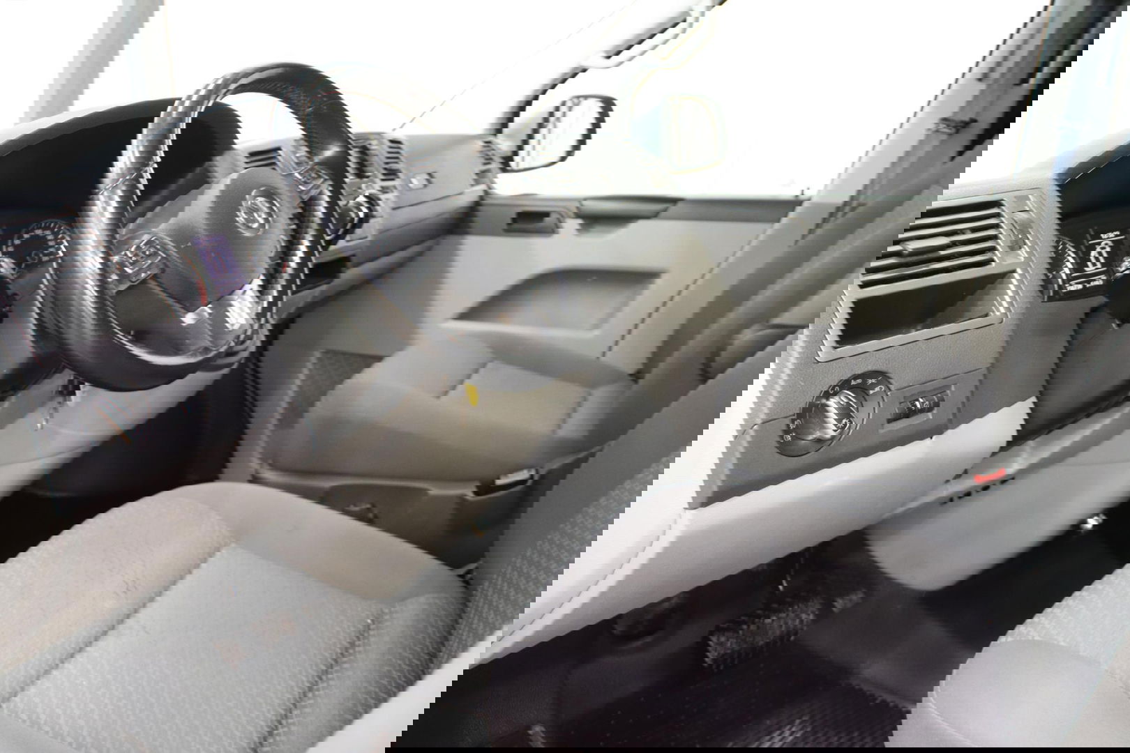 Volkswagen Transporter 2.0 TDI AUTOMAAT DSG AIRCO TREKHAAK LUXE Volkswagen Transporter 2.0 TDI AUTOMAAT DSG AIRCO TREKHAAK