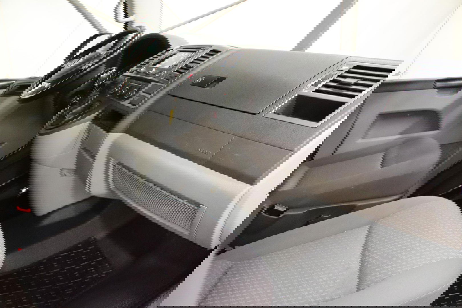 Volkswagen Transporter 2.0 TDI AUTOMAAT DSG AIRCO TREKHAAK LUXE Volkswagen Transporter 2.0 TDI AUTOMAAT DSG AIRCO TREKHAAK