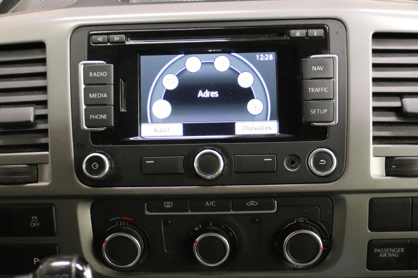 Volkswagen Transporter 2.0 TDI AUTOMAAT DSG AIRCO TREKHAAK LUXE Volkswagen Transporter 2.0 TDI AUTOMAAT DSG AIRCO TREKHAAK