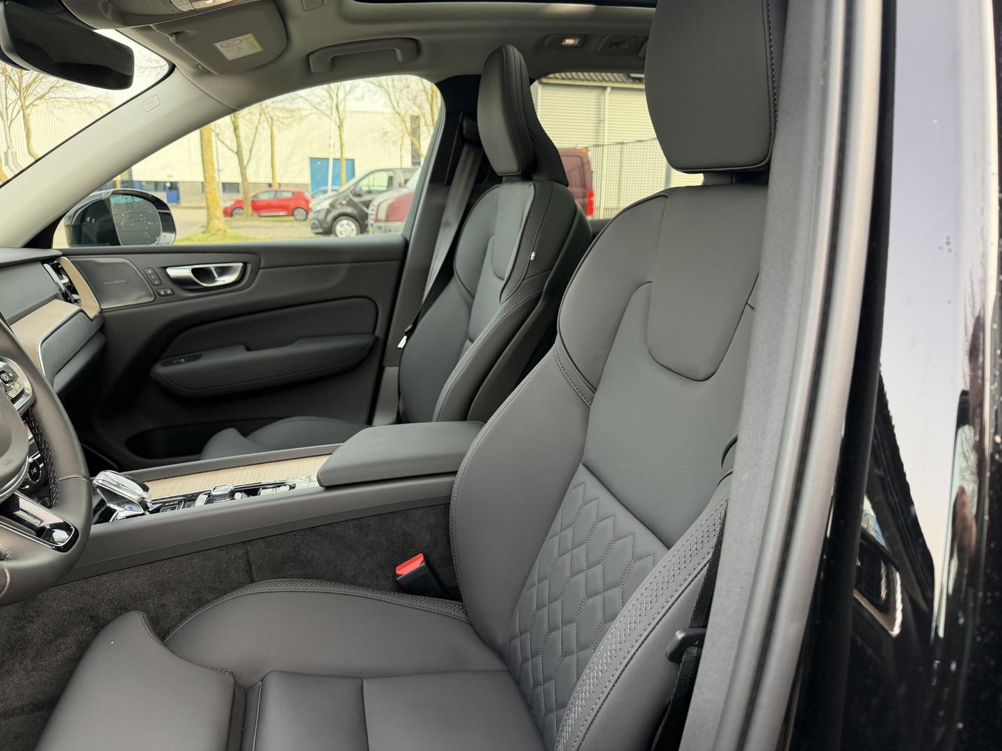 Volvo XC60 2.0 T6 Plug-in hybrid AWD Ultra Bright Luchtvering l Trekhaak l 360