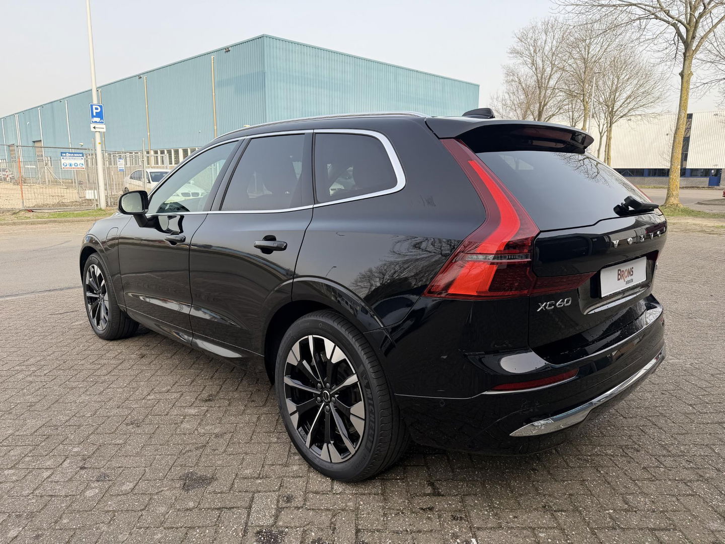 Volvo XC60 2.0 T6 Plug-in hybrid AWD Ultra Bright Luchtvering l Trekhaak l 360