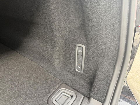 Volvo XC60 2.0 T6 Plug-in hybrid AWD Ultra Bright Luchtvering l Trekhaak l 360