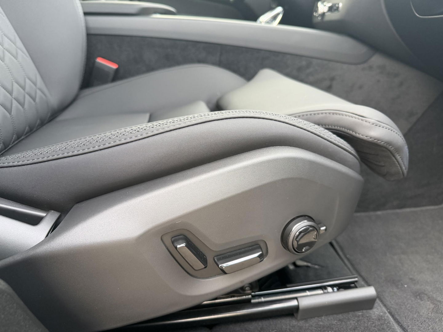 Volvo XC60 2.0 T6 Plug-in hybrid AWD Ultra Bright Luchtvering l Trekhaak l 360