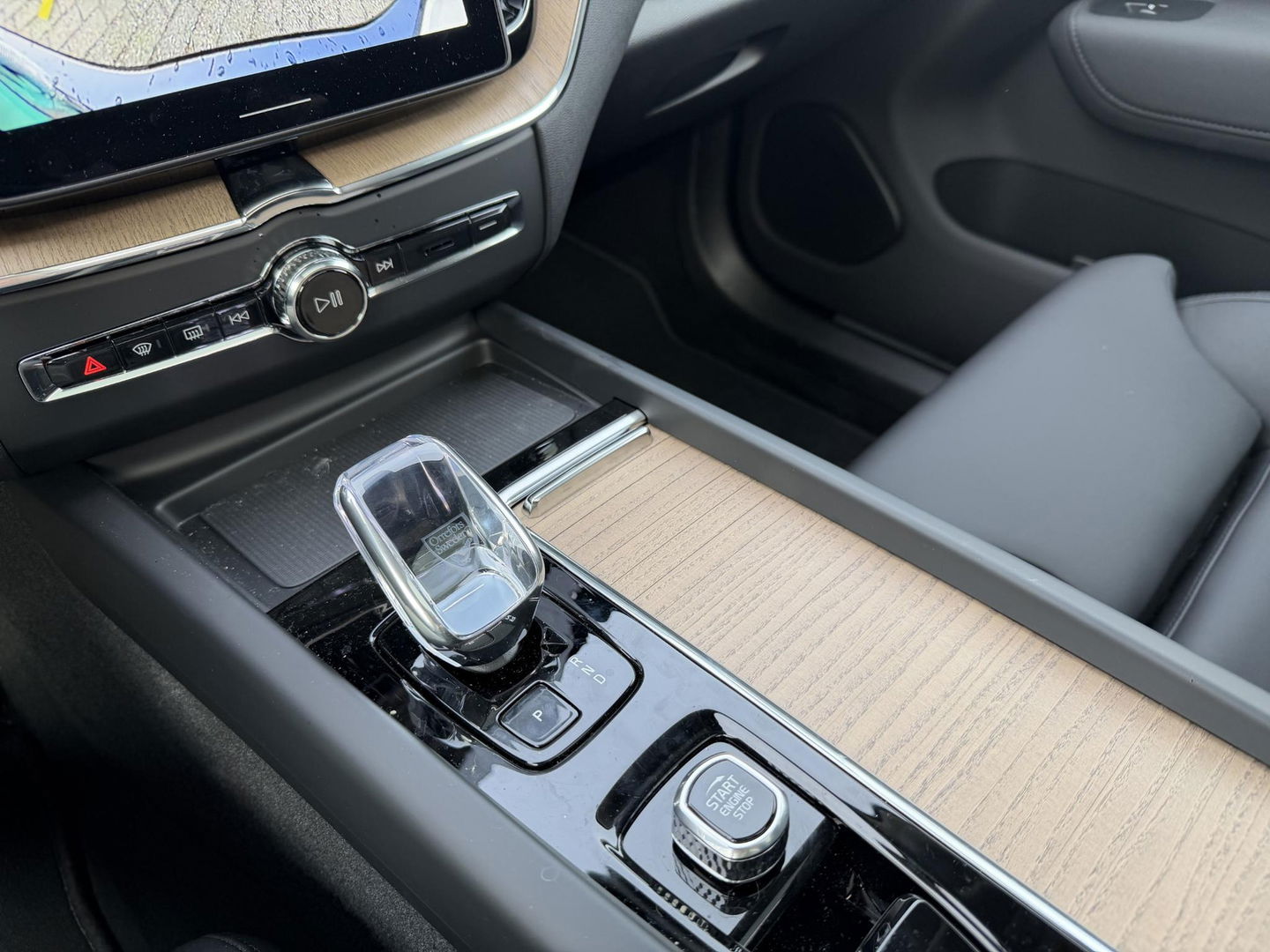 Volvo XC60 2.0 T6 Plug-in hybrid AWD Ultra Bright Luchtvering l Trekhaak l 360