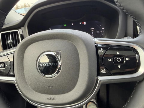 Volvo XC60 2.0 T6 Plug-in hybrid AWD Ultra Bright Luchtvering l Trekhaak l 360