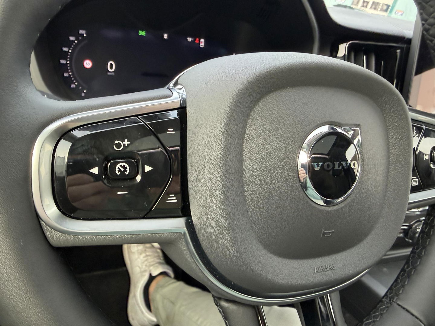 Volvo XC60 2.0 T6 Plug-in hybrid AWD Ultra Bright Luchtvering l Trekhaak l 360