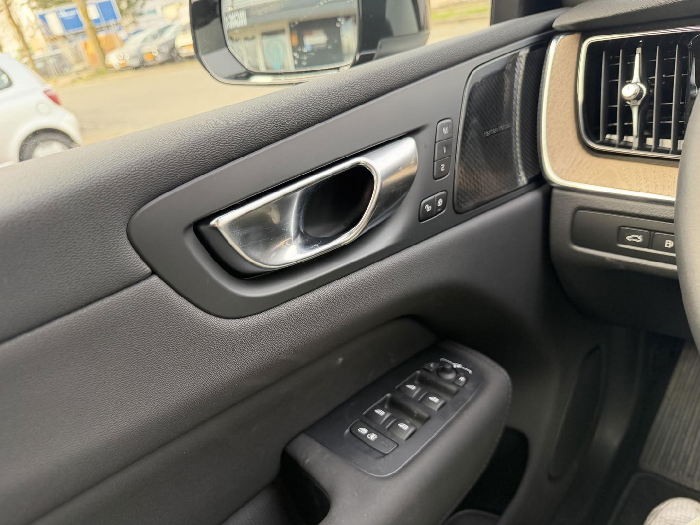 Volvo XC60 2.0 T6 Plug-in hybrid AWD Ultra Bright Luchtvering l Trekhaak l 360