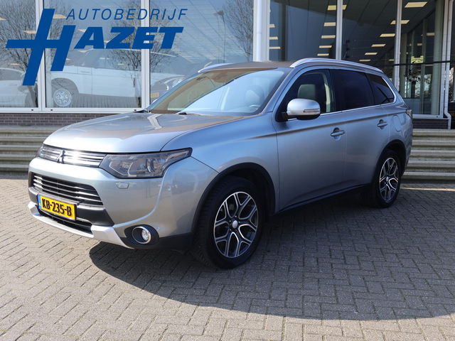 Mitsubishi Outlander - 2.0 PHEV INSTYLE+ | SCHUIFDAK | TREKHAAK | ADAPTIVE CRUISE | CAMERA | 18 INCH | STOELVERW.