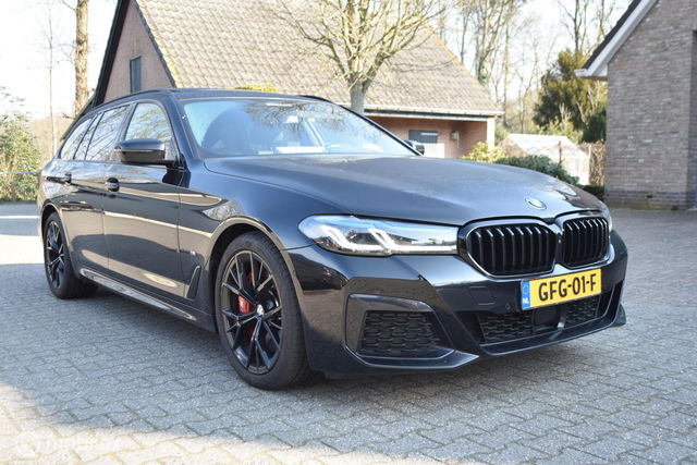 BMW 5 Serie - Touring 530d M Sport Edition Plus Laser Pano