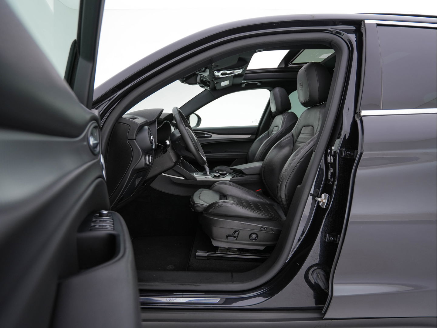 Alfa Romeo Stelvio 2.2d AWD Q4 Super Aut. *PANO | LEATHER | BI-XENON | MEMORY-PACK | HARMAN/KARDON | BLINDSPOT | CAMERA | DAB+ | NAVI-FULLMAP | HEATED-SPORTSEATS | ECC | ADAPTIVE-CRUISE | PDC | PRIVACYGLASS | TOWBAR | 19"ALU*