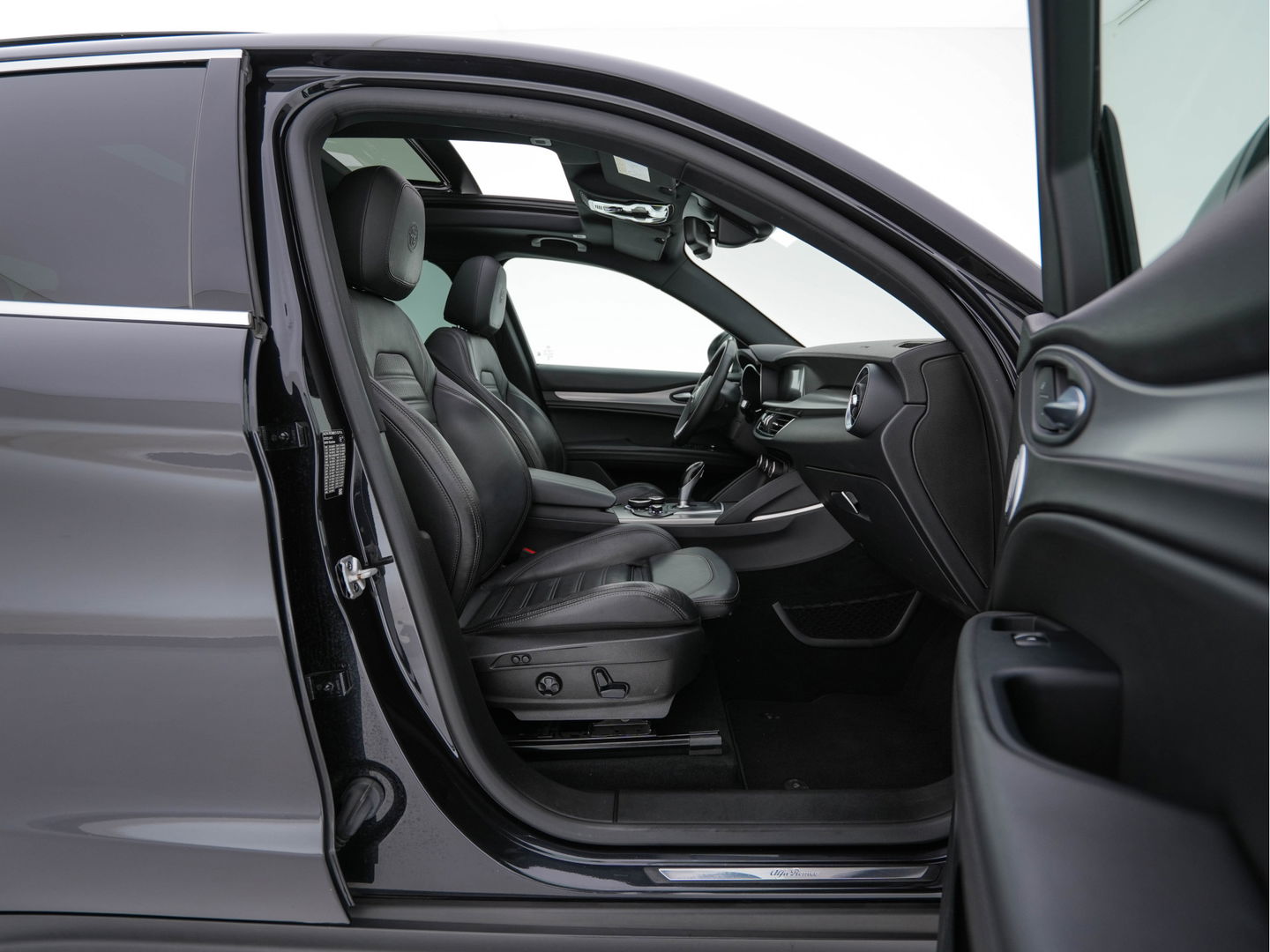 Alfa Romeo Stelvio 2.2d AWD Q4 Super Aut. *PANO | LEATHER | BI-XENON | MEMORY-PACK | HARMAN/KARDON | BLINDSPOT | CAMERA | DAB+ | NAVI-FULLMAP | HEATED-SPORTSEATS | ECC | ADAPTIVE-CRUISE | PDC | PRIVACYGLASS | TOWBAR | 19"ALU*