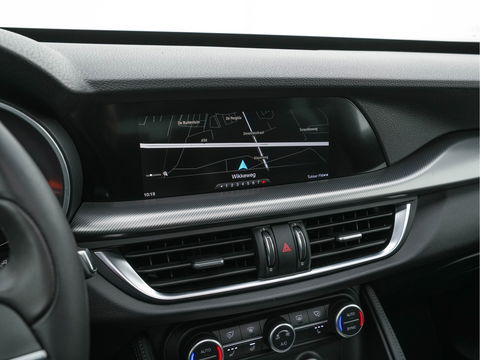 Alfa Romeo Stelvio 2.2d AWD Q4 Super Aut. *PANO | LEATHER | BI-XENON | MEMORY-PACK | HARMAN/KARDON | BLINDSPOT | CAMERA | DAB+ | NAVI-FULLMAP | HEATED-SPORTSEATS | ECC | ADAPTIVE-CRUISE | PDC | PRIVACYGLASS | TOWBAR | 19"ALU*