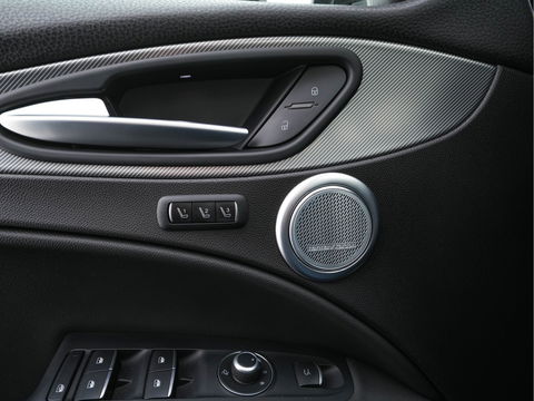 Alfa Romeo Stelvio 2.2d AWD Q4 Super Aut. *PANO | LEATHER | BI-XENON | MEMORY-PACK | HARMAN/KARDON | BLINDSPOT | CAMERA | DAB+ | NAVI-FULLMAP | HEATED-SPORTSEATS | ECC | ADAPTIVE-CRUISE | PDC | PRIVACYGLASS | TOWBAR | 19"ALU*