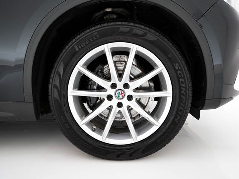 Alfa Romeo Stelvio 2.2d AWD Q4 Super Aut. *PANO | LEATHER | BI-XENON | MEMORY-PACK | HARMAN/KARDON | BLINDSPOT | CAMERA | DAB+ | NAVI-FULLMAP | HEATED-SPORTSEATS | ECC | ADAPTIVE-CRUISE | PDC | PRIVACYGLASS | TOWBAR | 19"ALU*