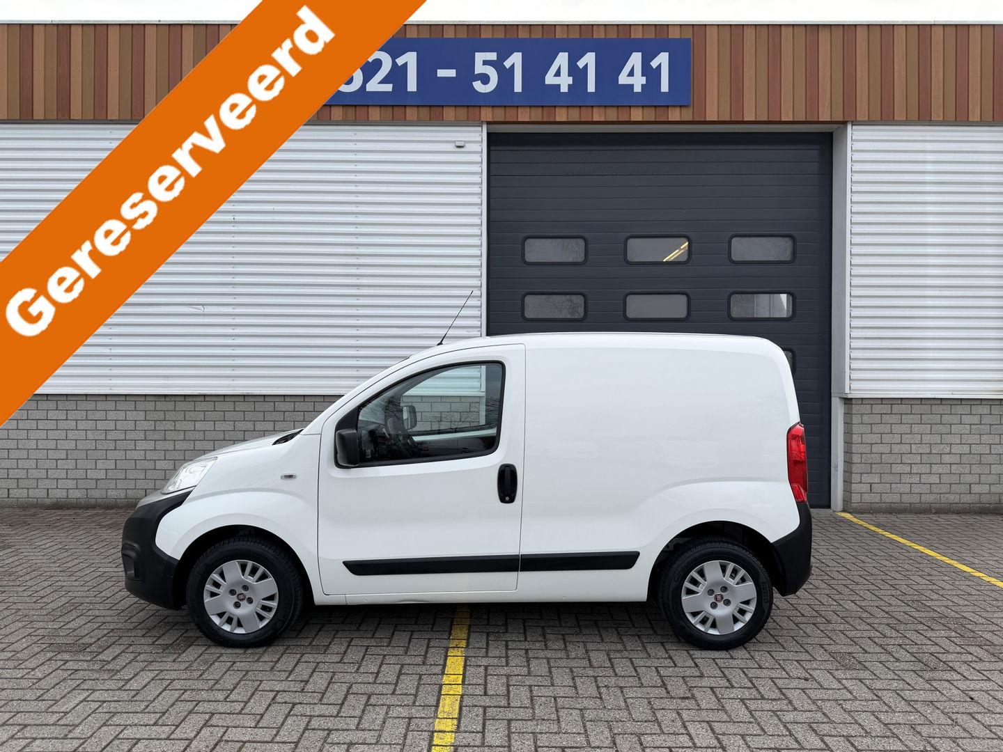 Fiat Fiorino 1.3 MJ SX / euro 6 diesel / bpm vrij / vaste prijs rijklaar € 6.950 ex btw / lease vanaf € 117 / airco / schuifdeur / pdc achter / ex schilders bus