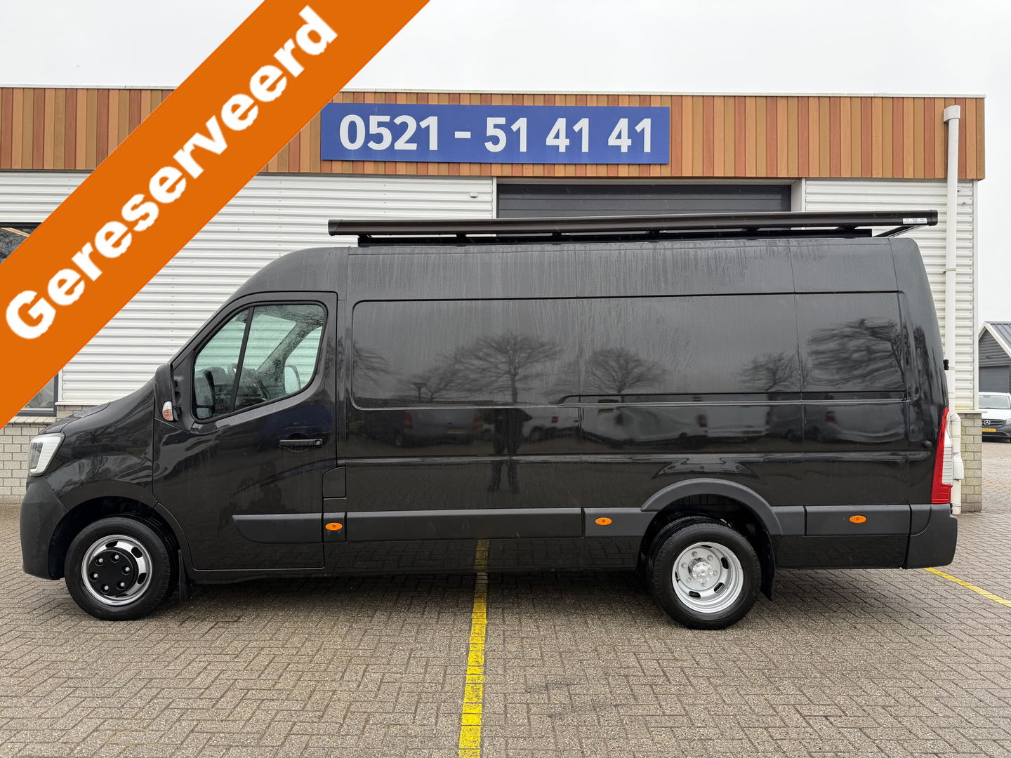 Renault Master T35 2.3 dCi 165pk L3H2 DL Energy Comfort / trekhaak 3500 kg / euro 6 / bpm vrij / vaste prijs rijklaar € 26.950 ex btw / lease vanaf € 440 / ingerichte laadruimte / imperial